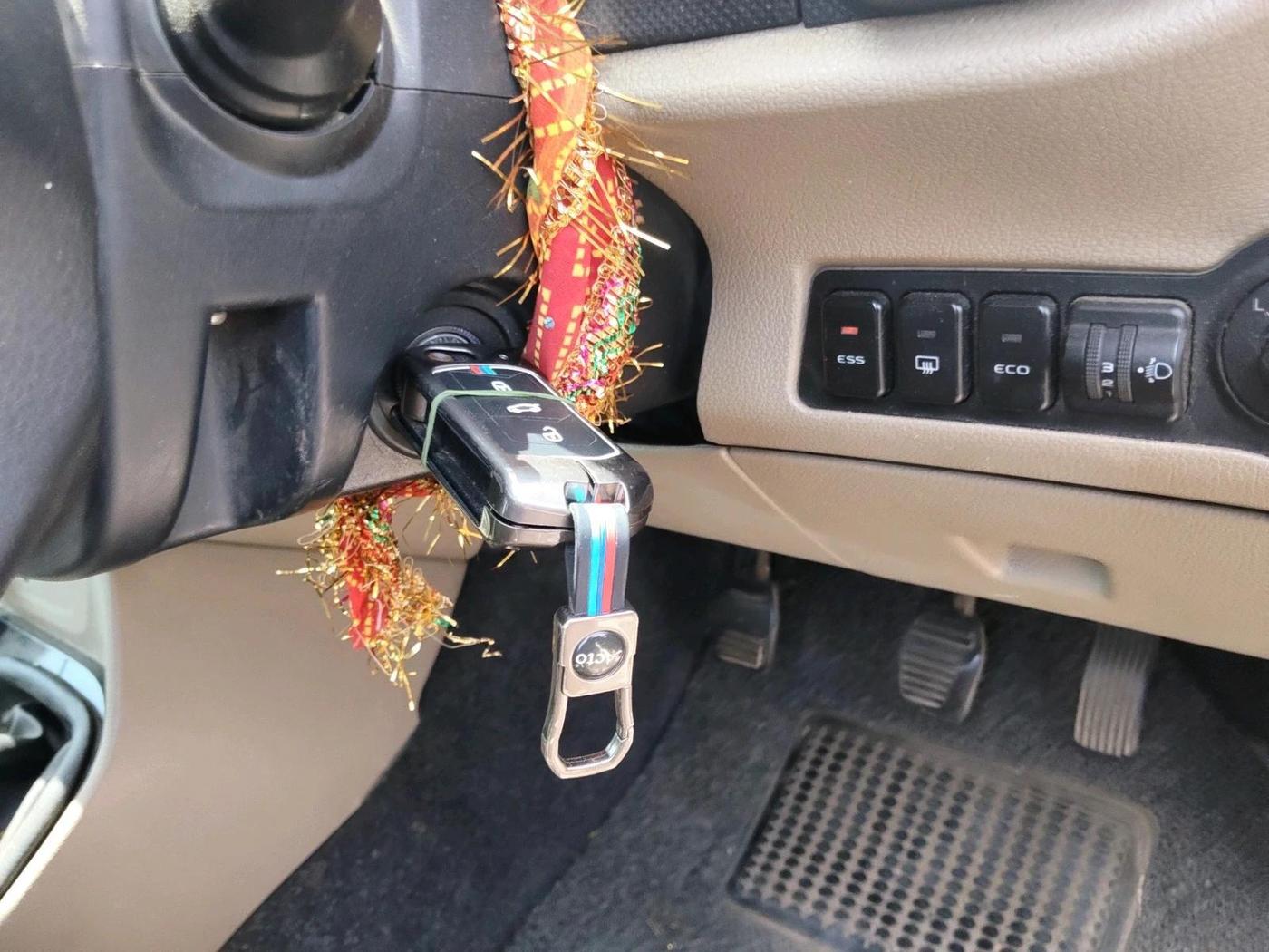2018 Mahindra TUV300 T10, Diesel, Manual, 1,25,725 km, interior