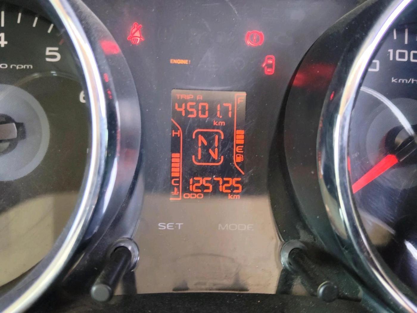 2018 Mahindra TUV300 T10, Diesel, Manual, 1,25,725 km, interior