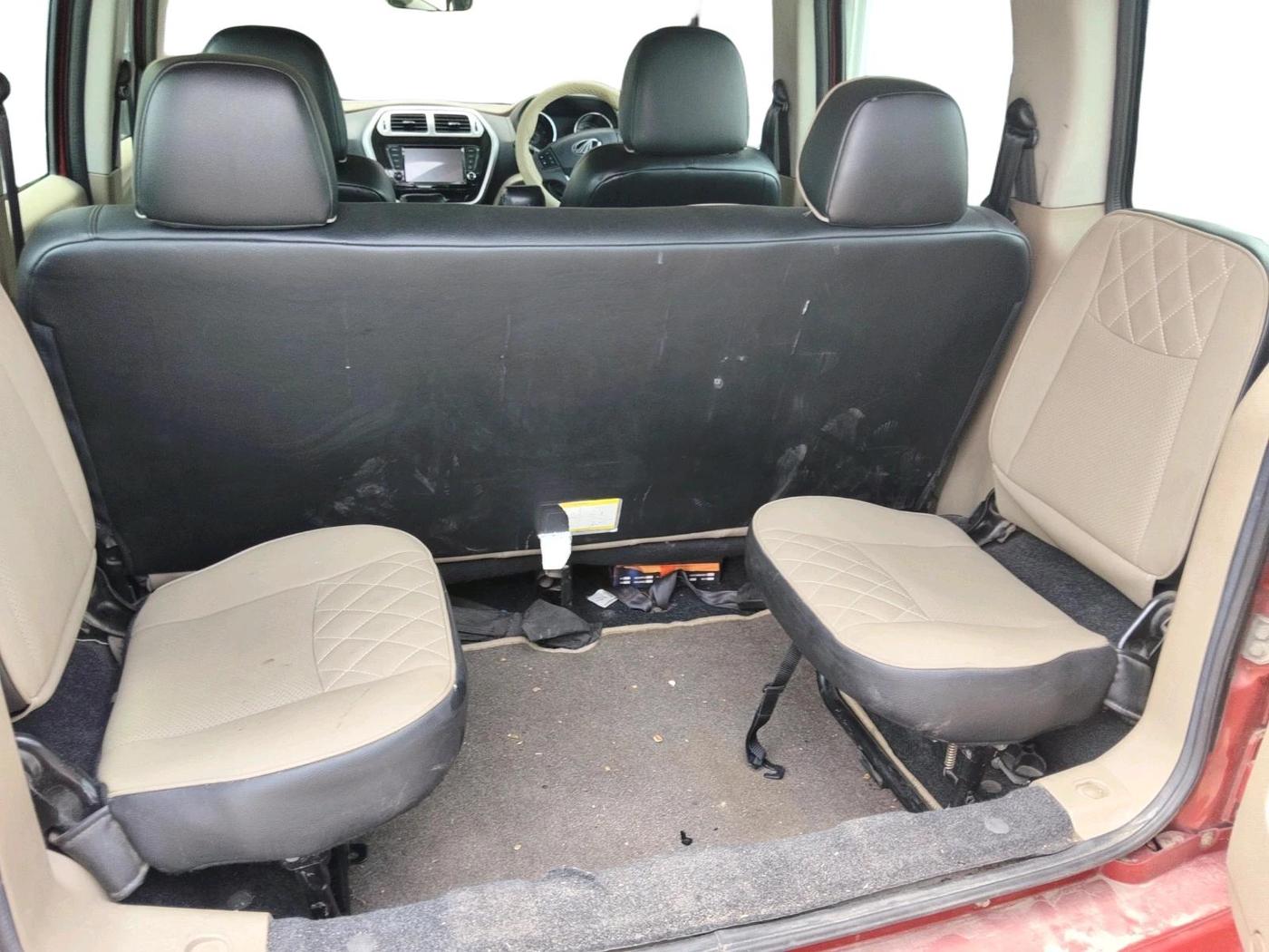 2018 Mahindra TUV300 T10, Diesel, Manual, 1,25,725 km, interior