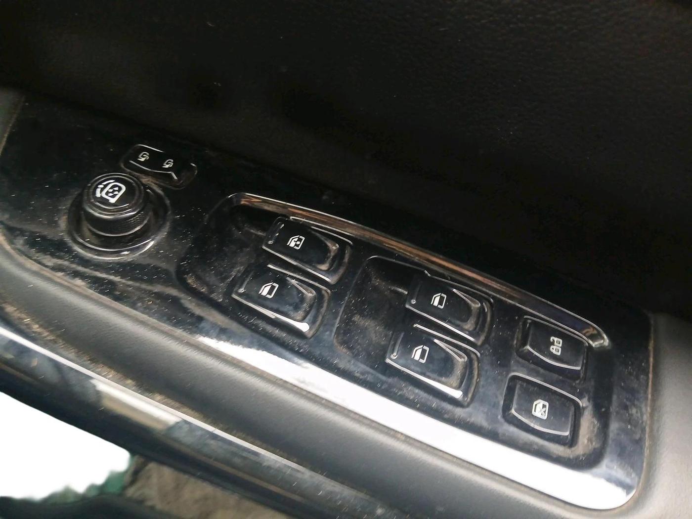 2025 Mahindra XUV700 AX 7 P MT 7 STR, Petrol, Manual, 15,145 km, interior