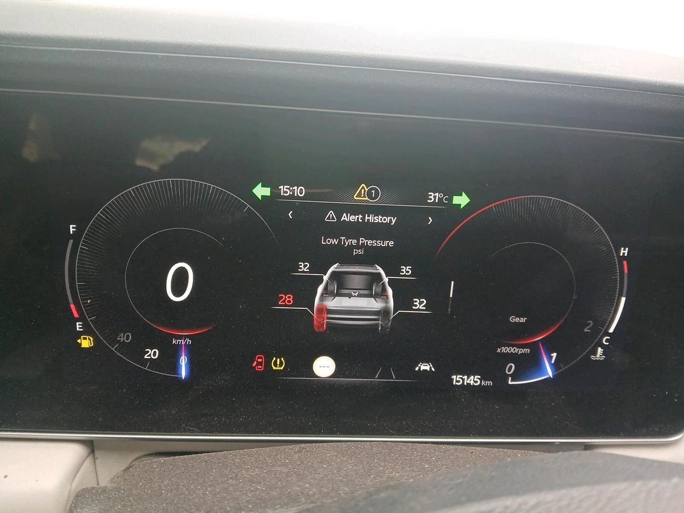 2025 Mahindra XUV700 AX 7 P MT 7 STR, Petrol, Manual, 15,145 km, interior