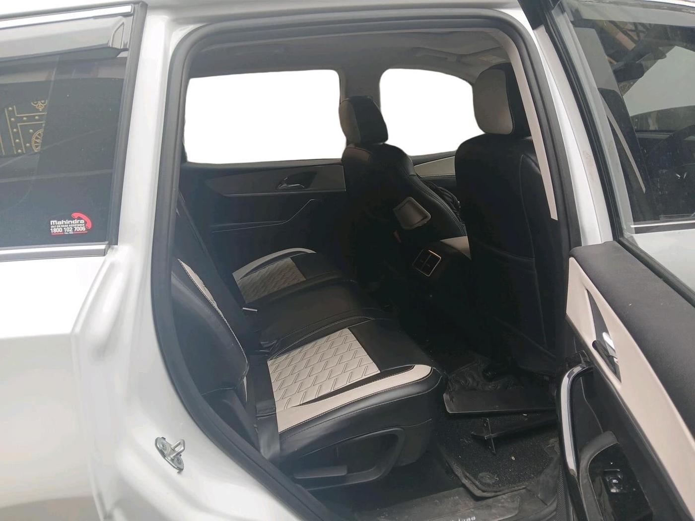 2025 Mahindra XUV700 AX 7 P MT 7 STR, Petrol, Manual, 15,145 km, interior