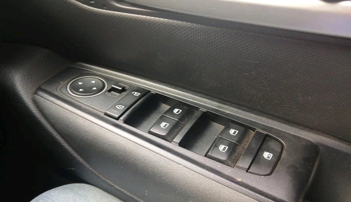 2024 KIA SONET HTK 1.2 PETROL MT, Petrol, Manual, 27,808 km, interior