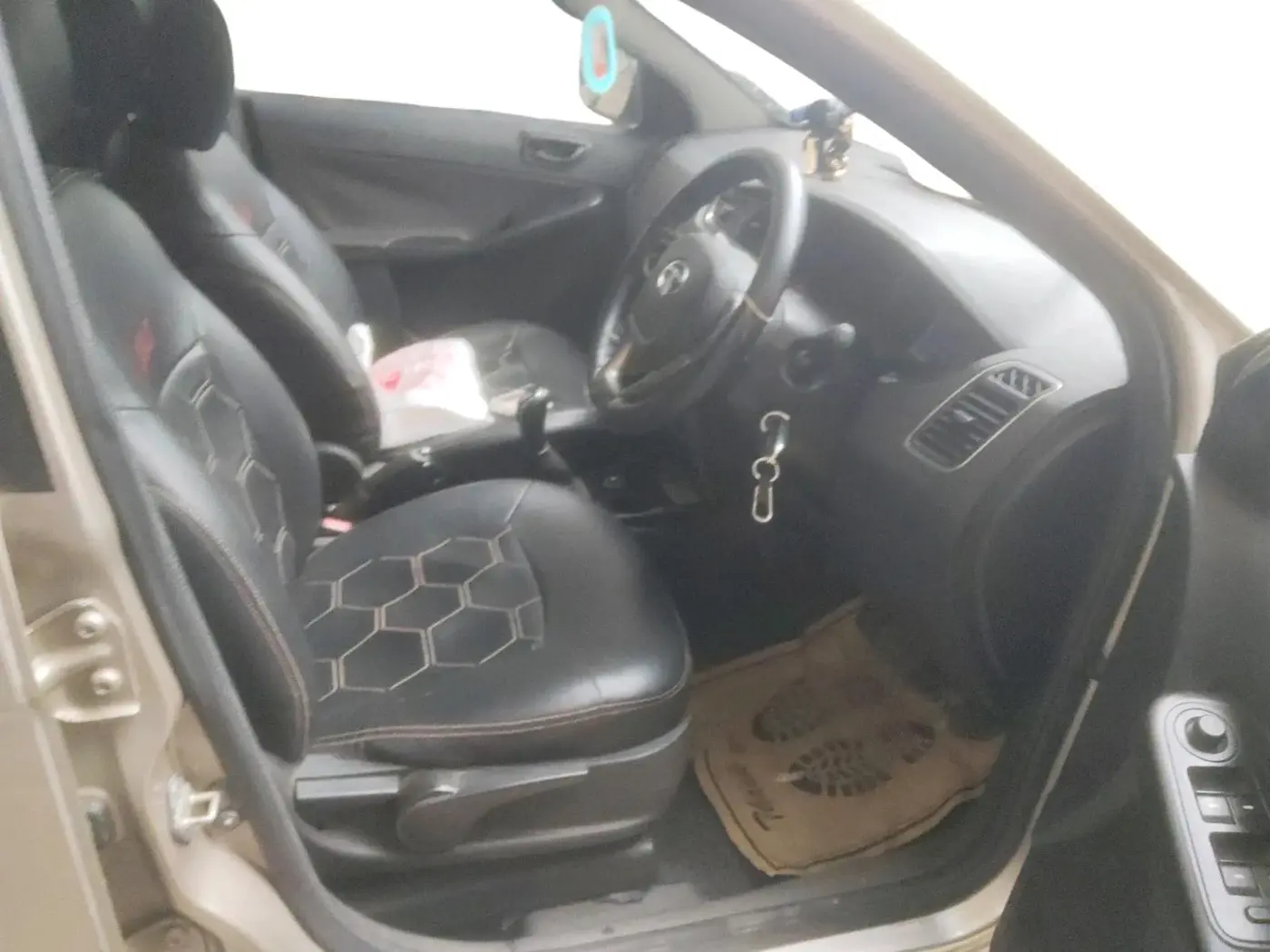 2015 Tata Bolt XMS REVOTRON, Petrol, Manual, 55,764 km, interior