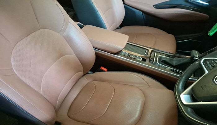 2024 MG HECTOR PLUS SHARP PRO 1.5 PETROL TURBO CVT 7 STR, Petrol, Automatic, 18,449 km, interior