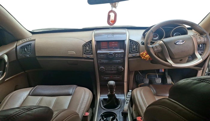 2015 Mahindra XUV500 W8, Diesel, Manual, 1,97,725 km, interior