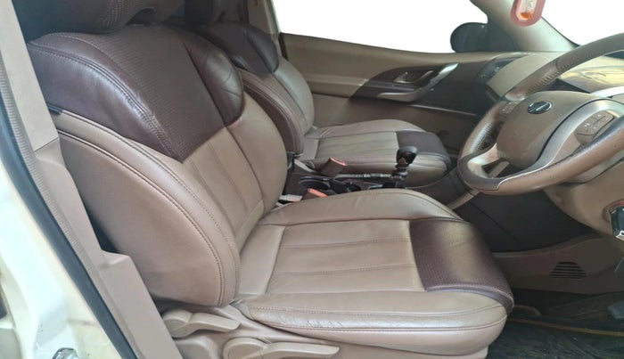 2015 Mahindra XUV500 W8, Diesel, Manual, 1,97,725 km, interior