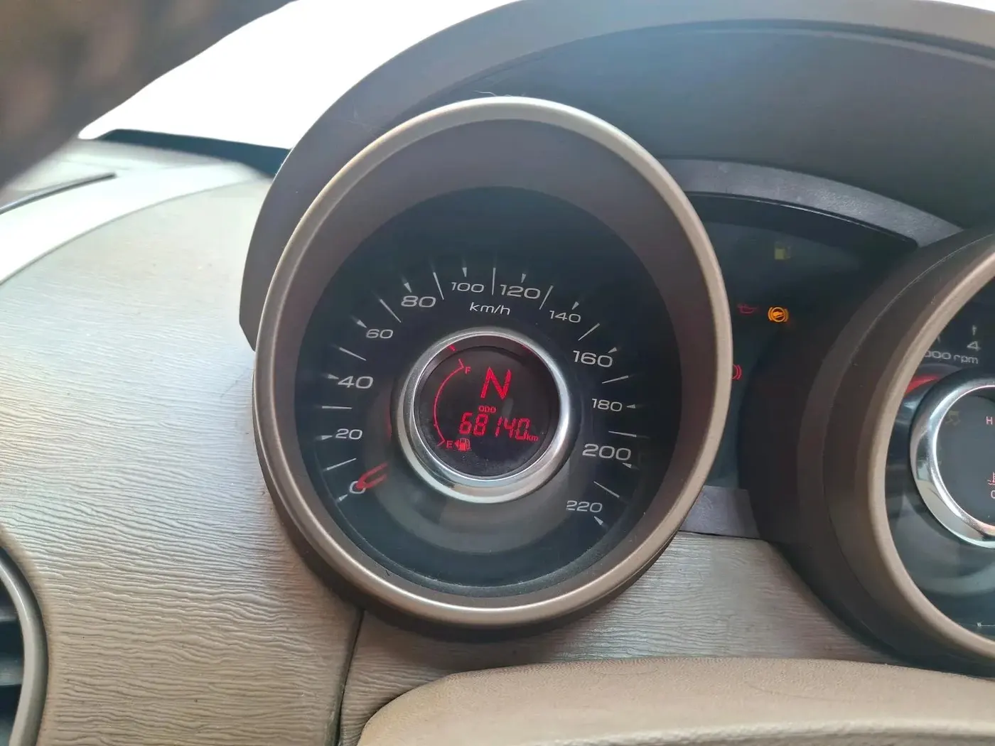 2015 Mahindra XUV500 W8, Diesel, Manual, 1,97,725 km, interior