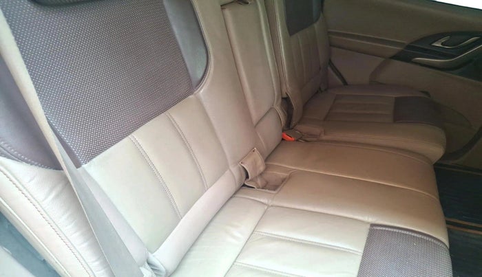 2015 Mahindra XUV500 W8, Diesel, Manual, 1,97,725 km, interior