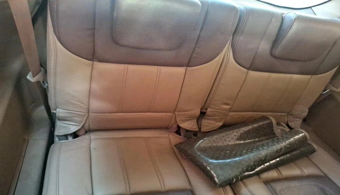 2015 Mahindra XUV500 W8, Diesel, Manual, 1,97,725 km, interior