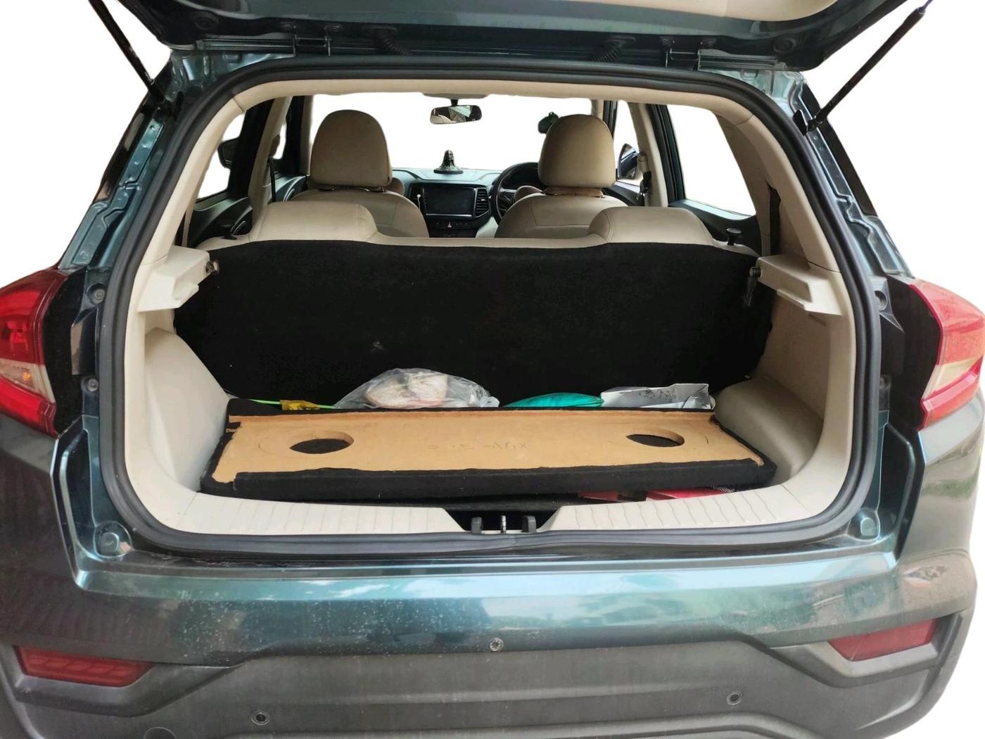 2022 Mahindra XUV300 W4 1.2 PETROL, Petrol, Manual, 57,334 km, exterior