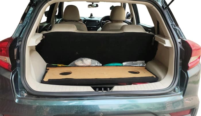 2022 Mahindra XUV300 W4 1.2 PETROL, Petrol, Manual, 57,334 km, exterior