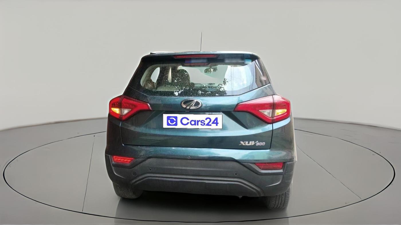 2022 Mahindra XUV300 W4 1.2 PETROL, Petrol, Manual, 57,334 km, exterior