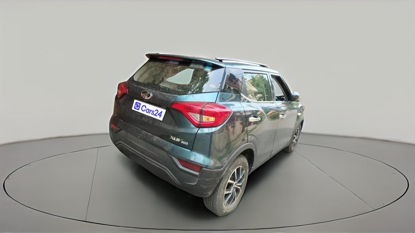 2022 Mahindra XUV300 W4 1.2 PETROL, Petrol, Manual, 57,334 km, exterior
