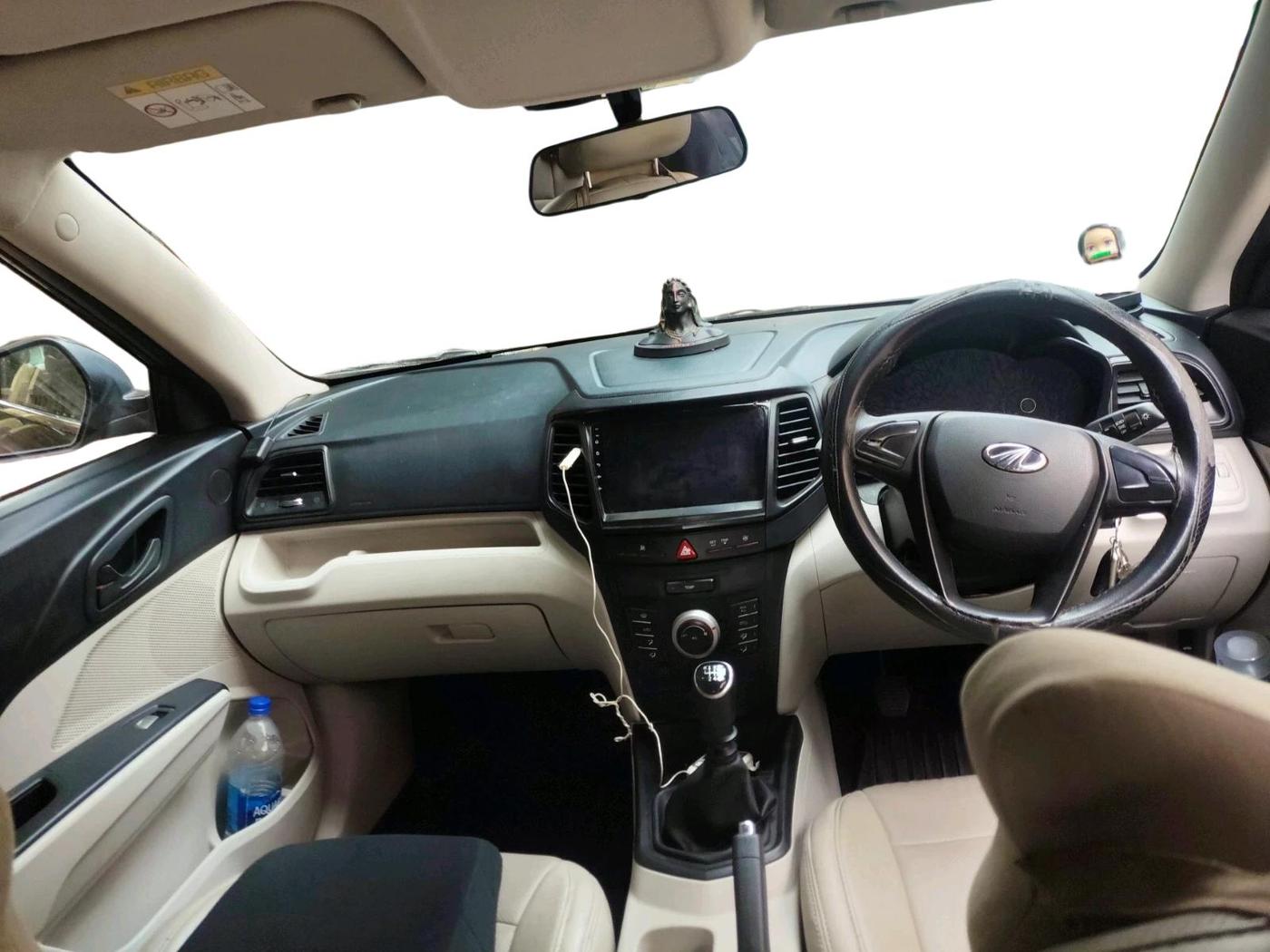 2022 Mahindra XUV300 W4 1.2 PETROL, Petrol, Manual, 57,334 km, interior