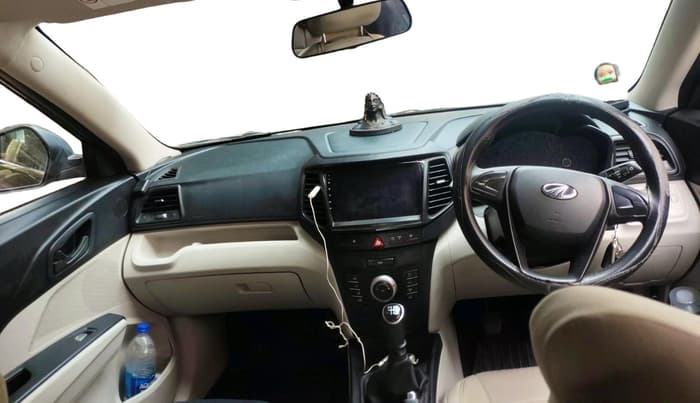 2022 Mahindra XUV300 W4 1.2 PETROL, Petrol, Manual, 57,334 km, interior