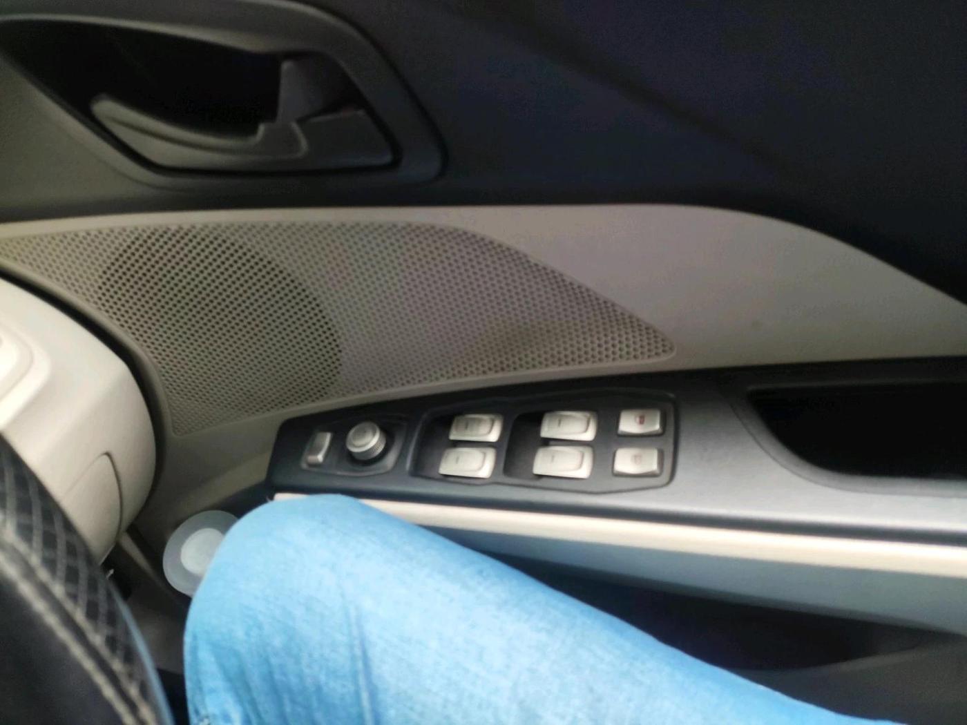 2022 Mahindra XUV300 W4 1.2 PETROL, Petrol, Manual, 57,334 km, interior