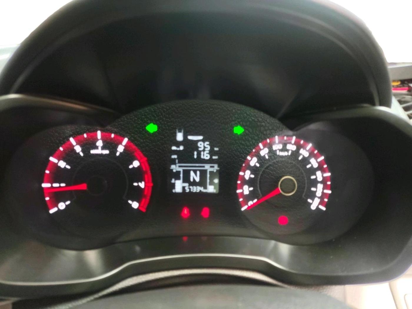 2022 Mahindra XUV300 W4 1.2 PETROL, Petrol, Manual, 57,334 km, interior