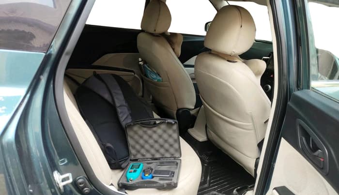 2022 Mahindra XUV300 W4 1.2 PETROL, Petrol, Manual, 57,334 km, interior