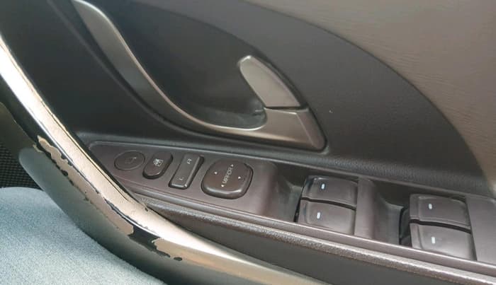 2012 Mahindra XUV500 W8, Diesel, Manual, 1,04,194 km, interior