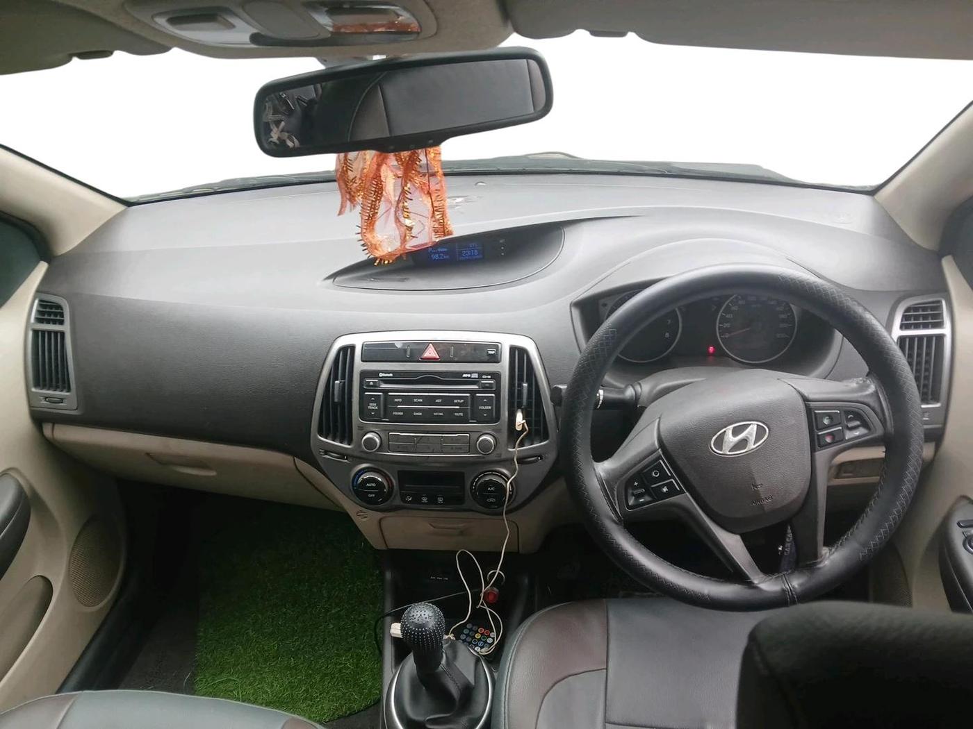 2012 Hyundai i20 SPORTZ 1.2, Petrol, Manual, 57,615 km, interior
