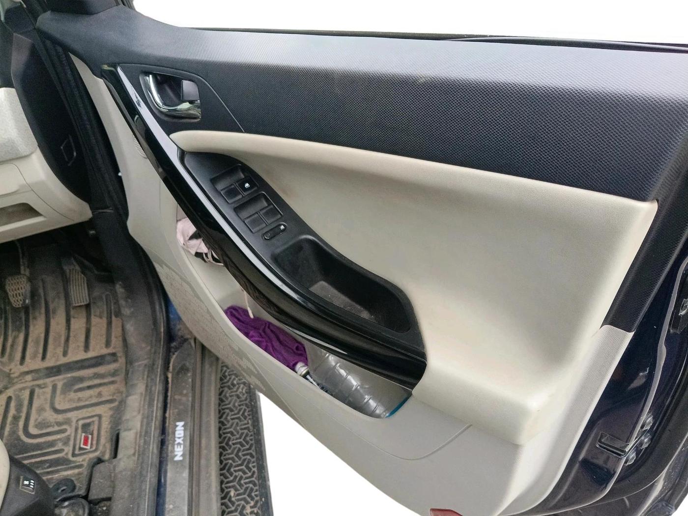 2022 Tata NEXON XZ PLUS (L), Petrol, Manual, 76,703 km, interior