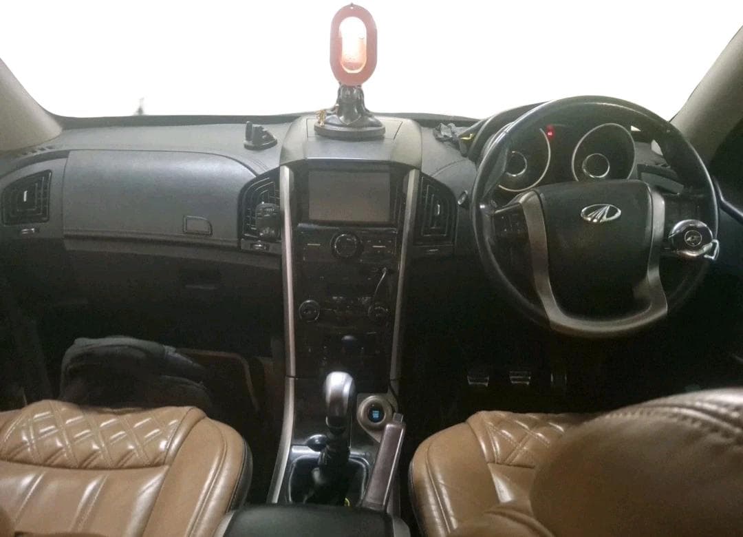 2018 Mahindra XUV500 W11 (O) AWD, Diesel, Manual, 70,965 km, interior