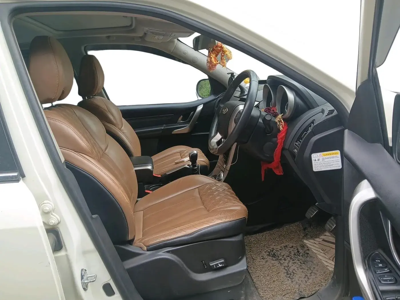 2021 Mahindra XUV500 W11, Diesel, Manual, 29,999 km, interior