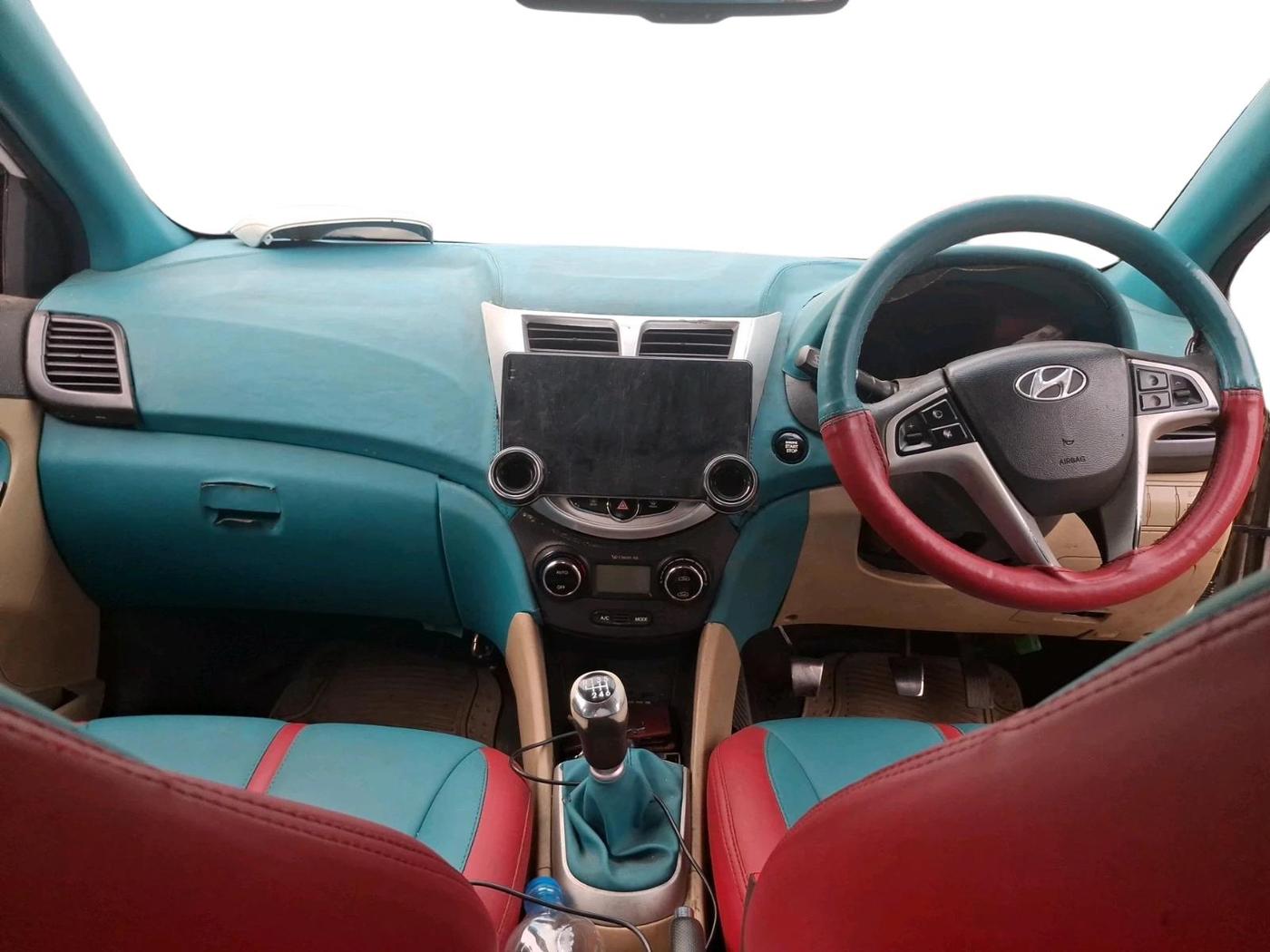 2011 Hyundai Verna FLUIDIC 1.6 CRDI SX, Diesel, Manual, 1,10,332 km, interior