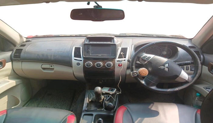 2015 Mitsubishi Pajero Sport 2.5 MT 4X4, Diesel, Manual, 89,295 km, interior