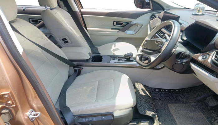2024 Tata Safari ACCOMPLISHED PLUS 6 STR DUAL TONE AT, Diesel, Automatic, 10,912 km, interior