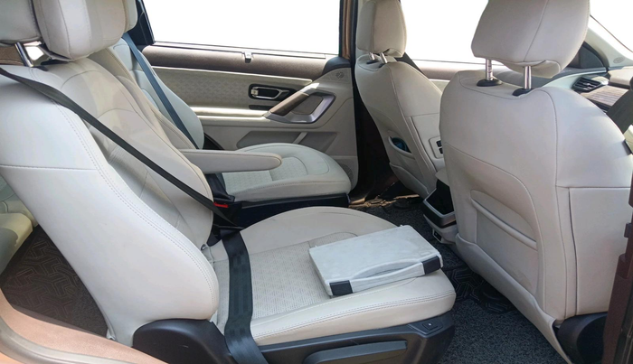 2024 Tata Safari ACCOMPLISHED PLUS 6 STR DUAL TONE AT, Diesel, Automatic, 10,912 km, interior