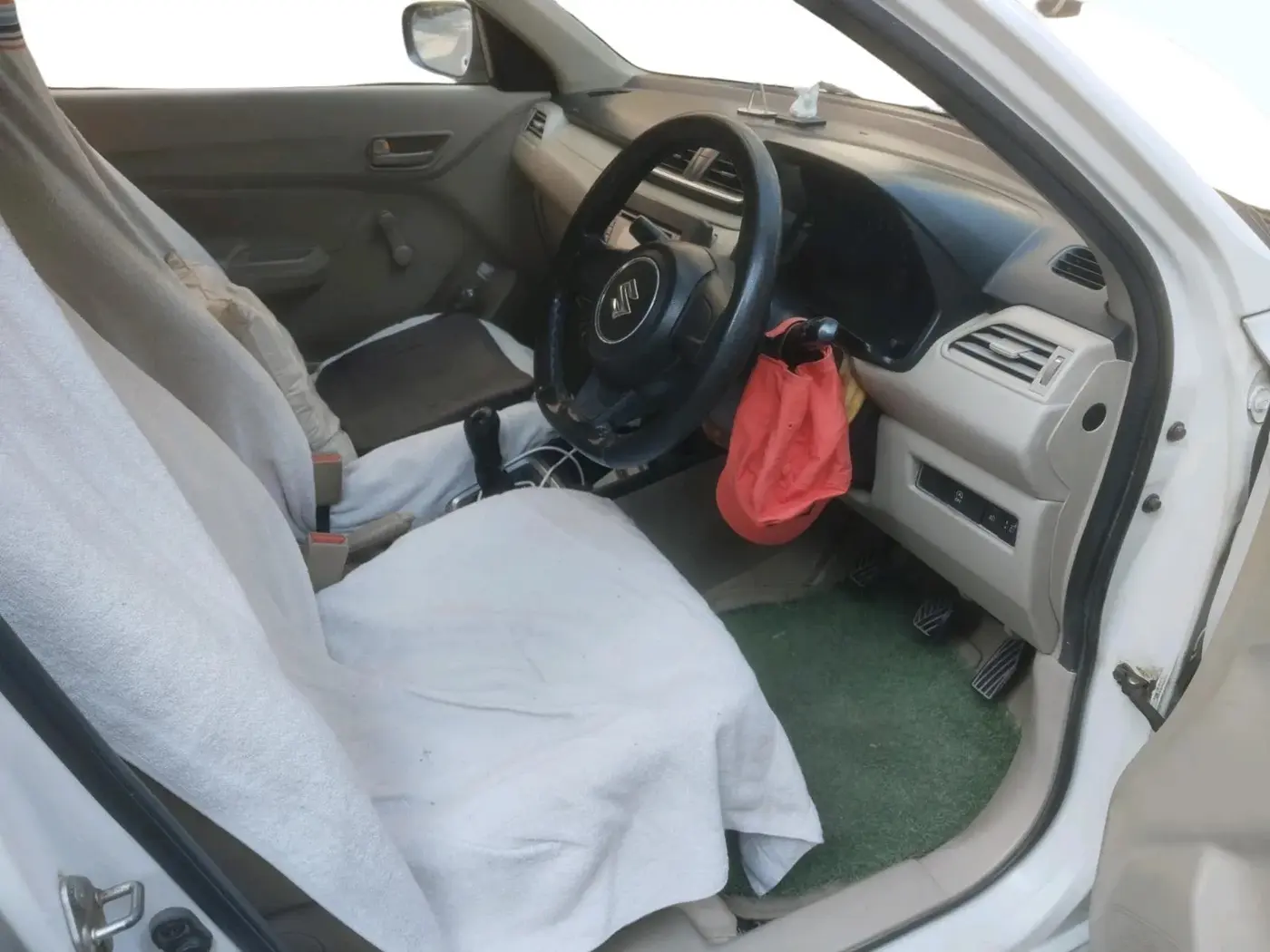 2022 Maruti Dzire LXI, Petrol, Manual, 90,317 km, interior