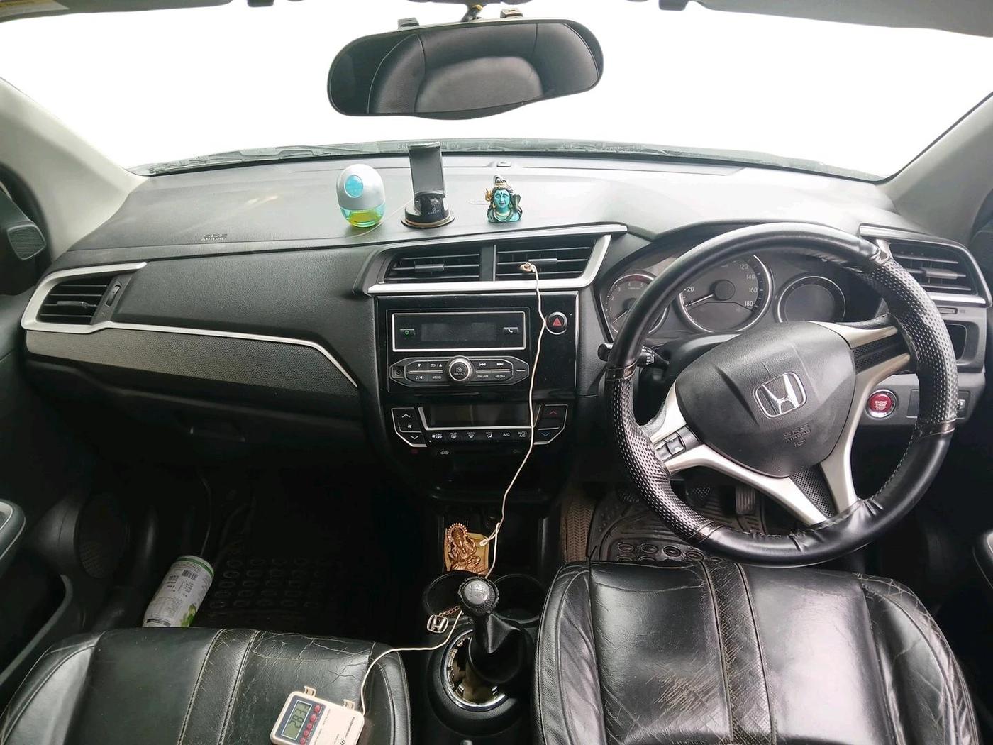 2016 Honda BR-V 1.5L I- DTEC V, Diesel, Manual, 1,72,153 km, interior