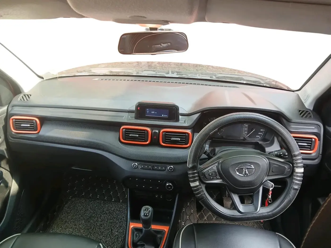 2022 Tata PUNCH ADVENTURE MT, Petrol, Manual, 27,082 km, interior