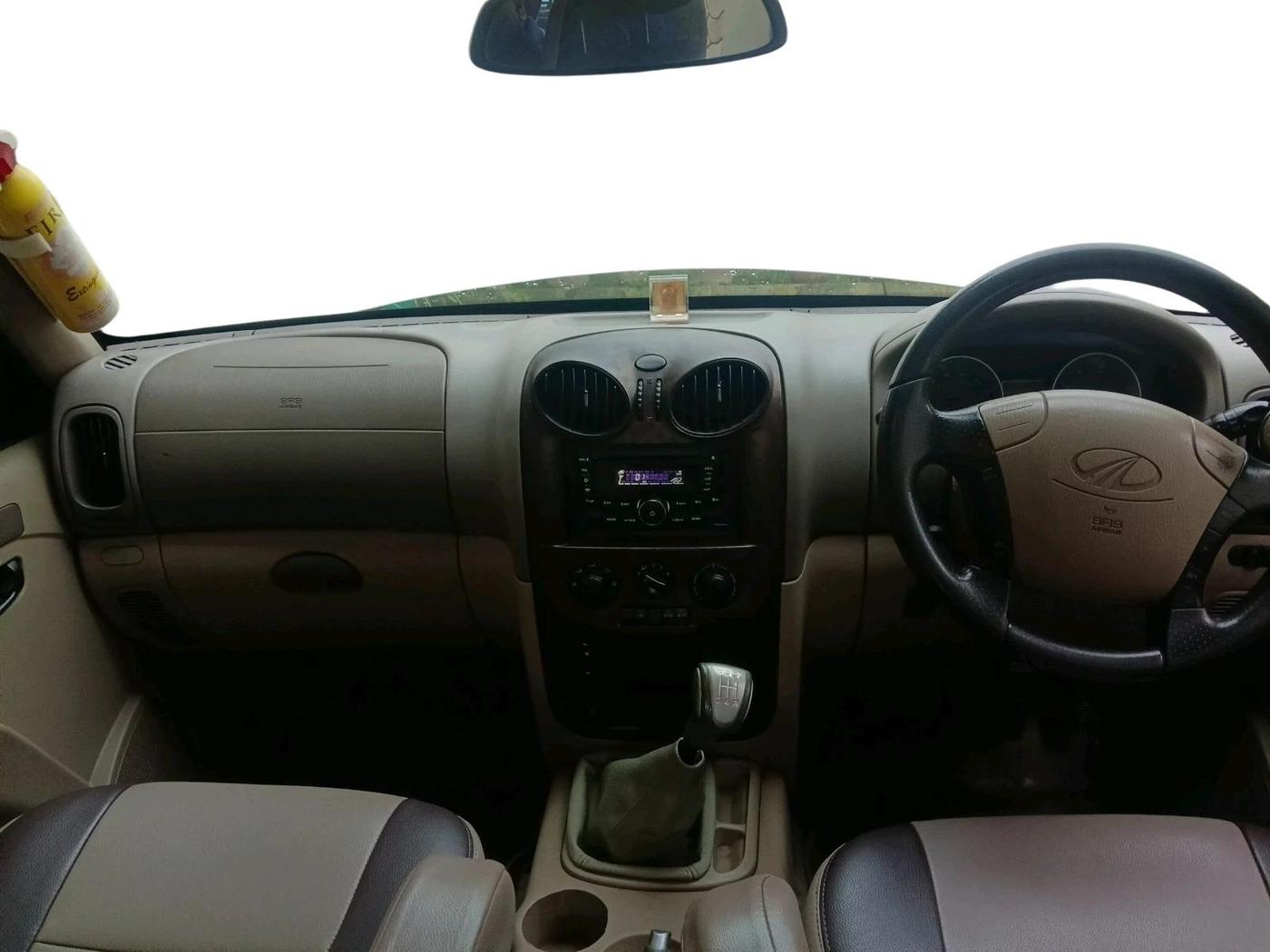 2011 Mahindra Scorpio VLX 2WD AIRBAG, Diesel, Manual, 1,92,900 km, interior