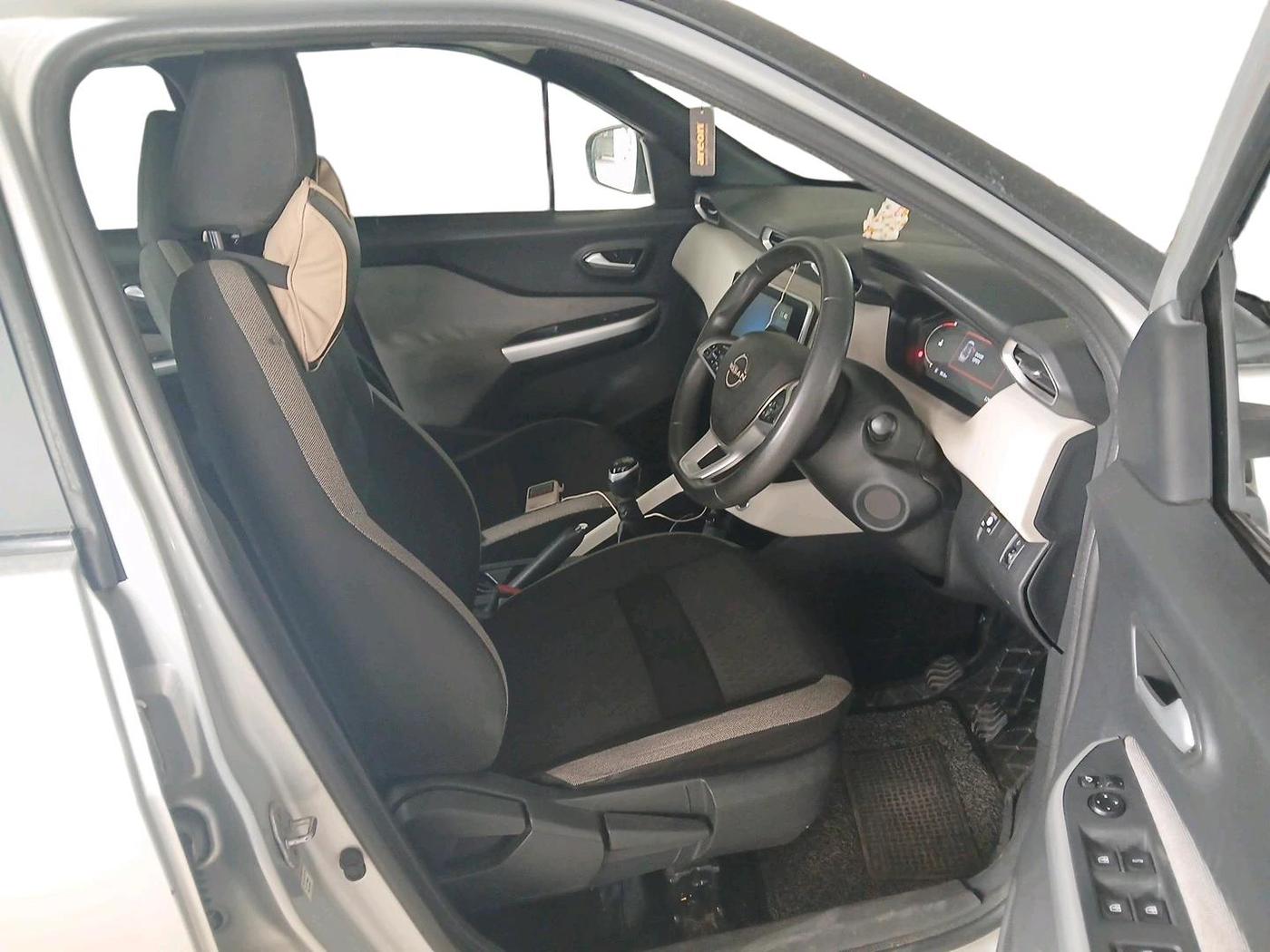 2021 Nissan MAGNITE XV MT, Petrol, Manual, 32,956 km, interior