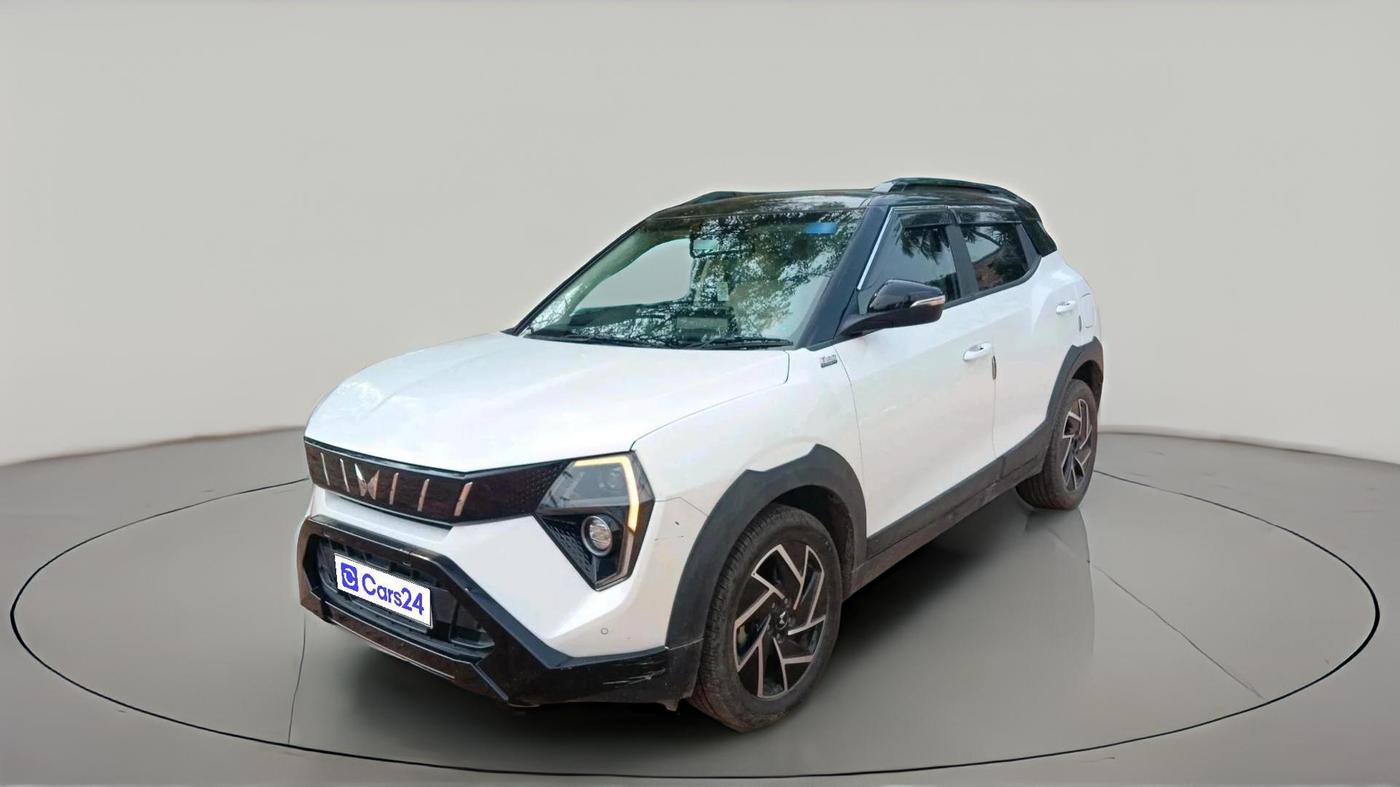 2025 Mahindra XUV 3XO AX7 1.2 TGDi AT, Petrol, Automatic, 16,753 km, exterior