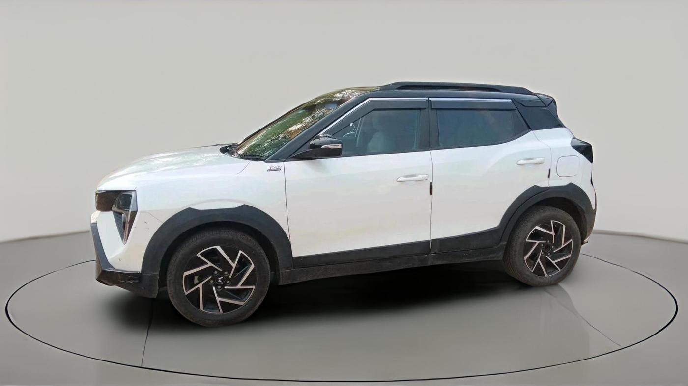 2025 Mahindra XUV 3XO AX7 1.2 TGDi AT, Petrol, Automatic, 16,753 km, exterior