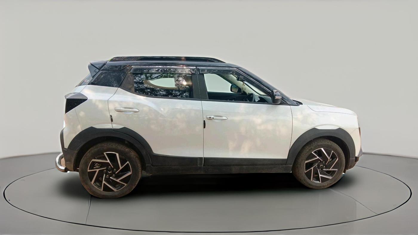 2025 Mahindra XUV 3XO AX7 1.2 TGDi AT, Petrol, Automatic, 16,753 km, exterior