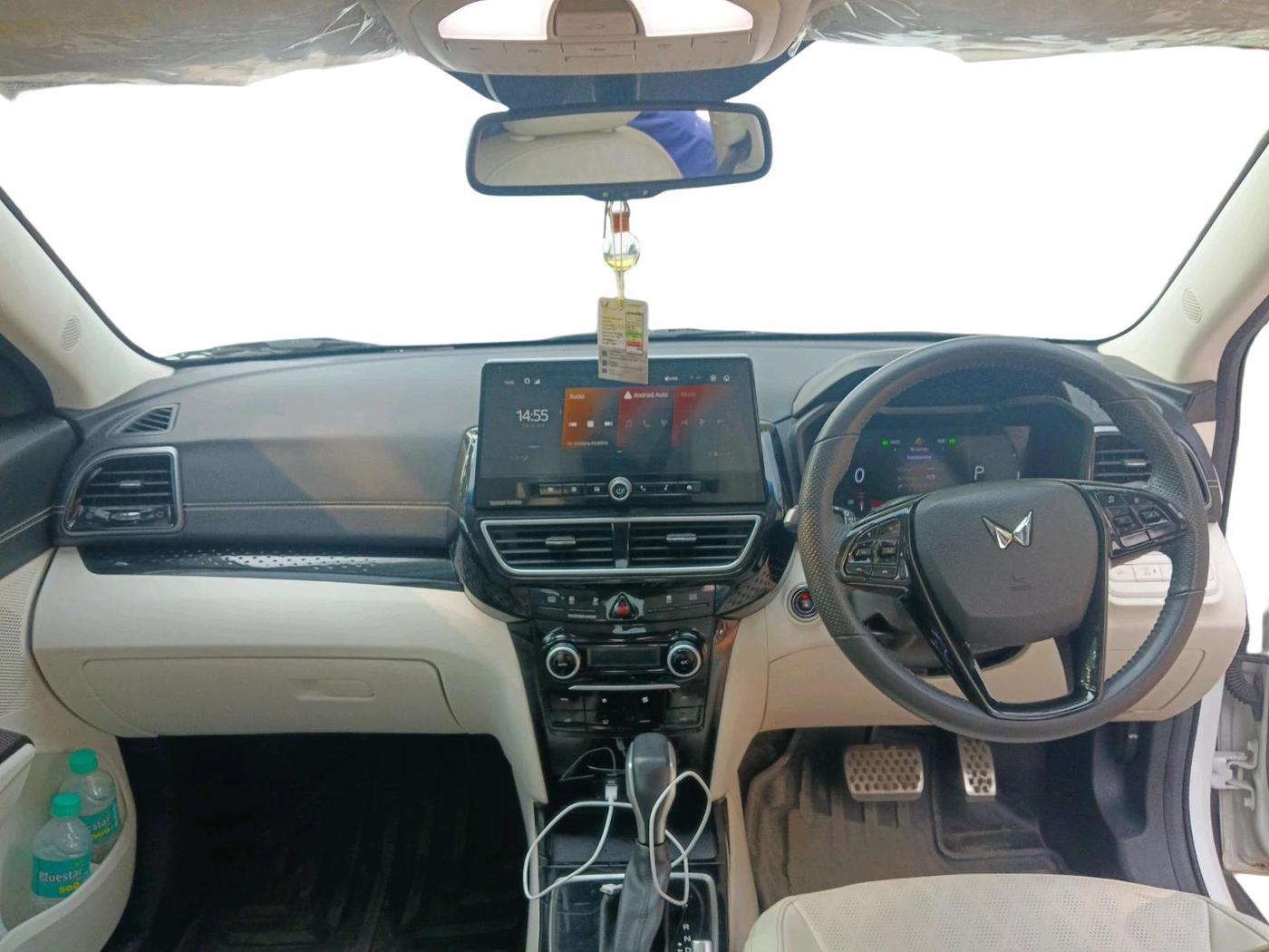 2025 Mahindra XUV 3XO AX7 1.2 TGDi AT, Petrol, Automatic, 16,753 km, interior
