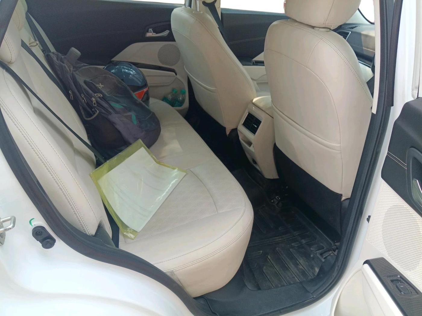 2025 Mahindra XUV 3XO AX7 1.2 TGDi AT, Petrol, Automatic, 16,753 km, interior