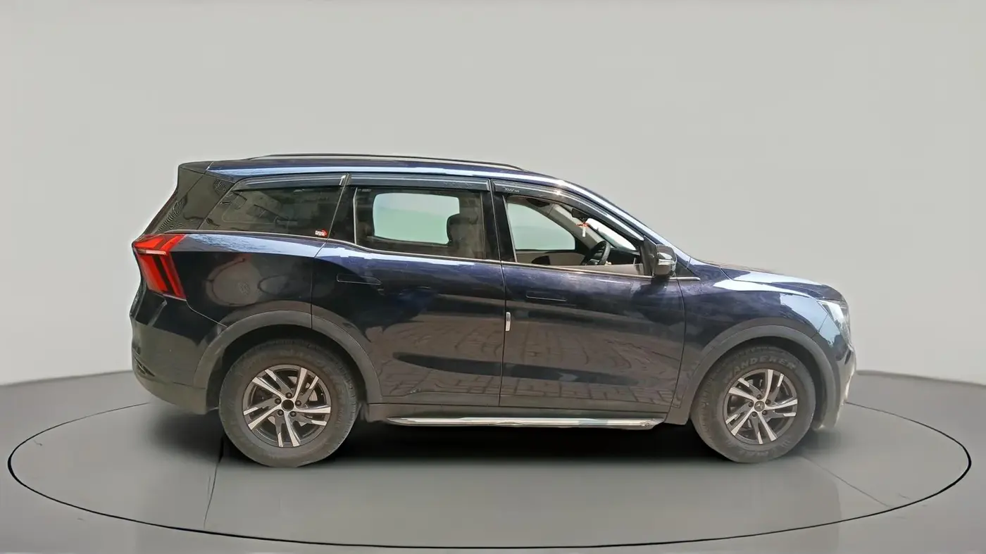 2022 Mahindra XUV700 AX 5 P MT 7 STR, Petrol, Manual, 28,499 km, exterior