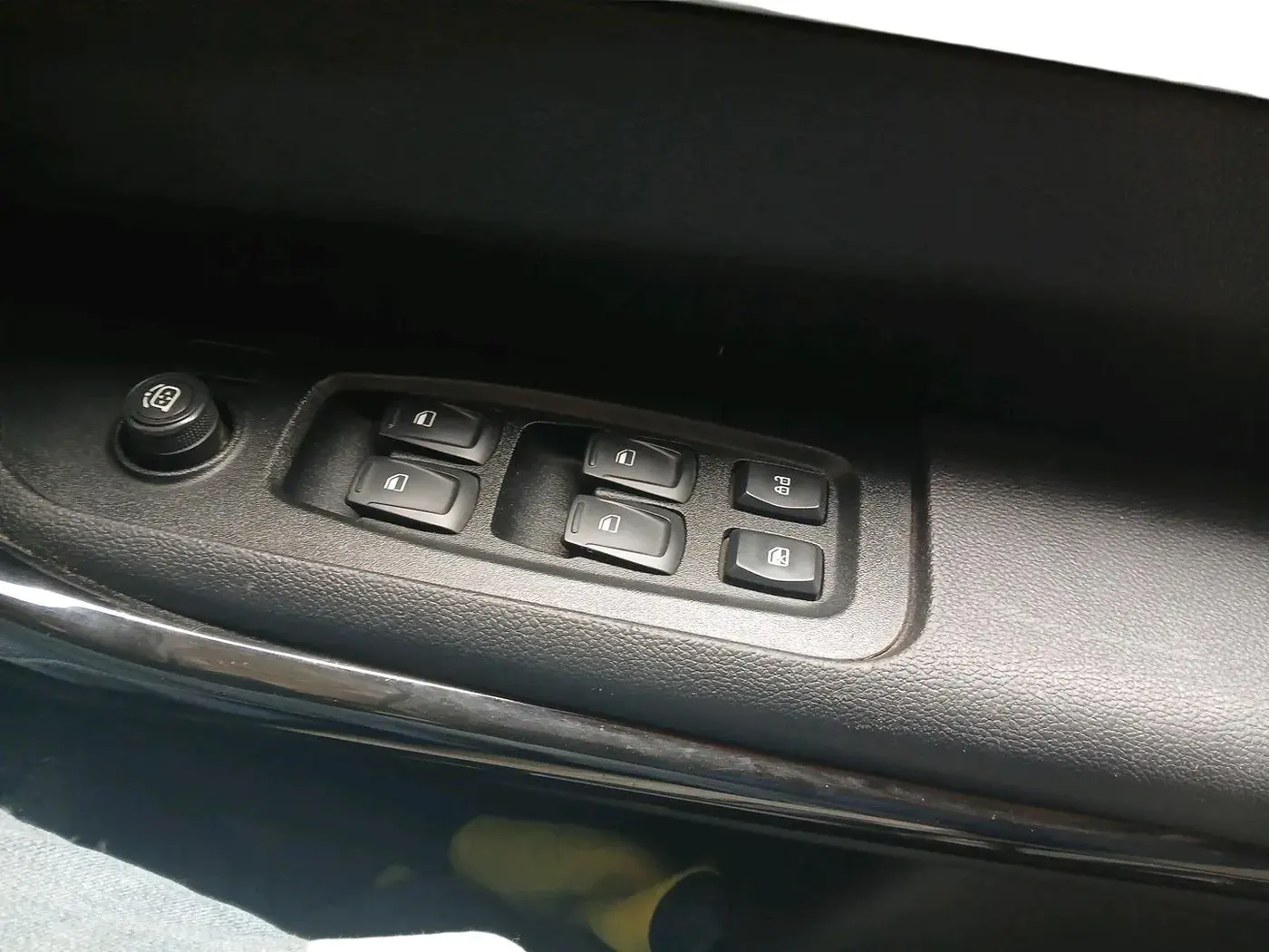 2022 Mahindra XUV700 AX 5 P MT 7 STR, Petrol, Manual, 28,499 km, interior