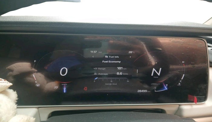 2022 Mahindra XUV700 AX 5 P MT 7 STR, Petrol, Manual, 28,499 km, interior