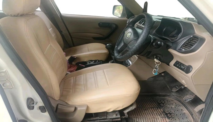 2019 Mahindra TUV300 T6 PLUS, Diesel, Manual, 64,369 km, interior