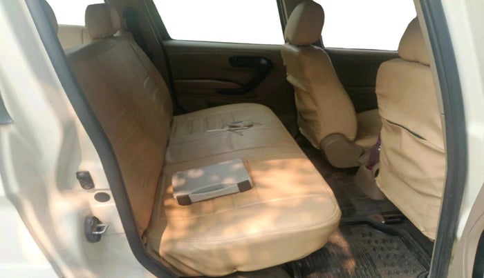 2019 Mahindra TUV300 T6 PLUS, Diesel, Manual, 64,369 km, interior