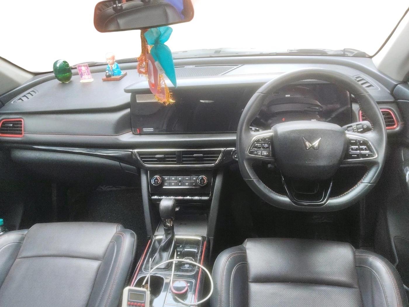2024 Mahindra XUV700 AX 7 LUXURY P AT 7 STR, Petrol, Automatic, 19,674 km, interior