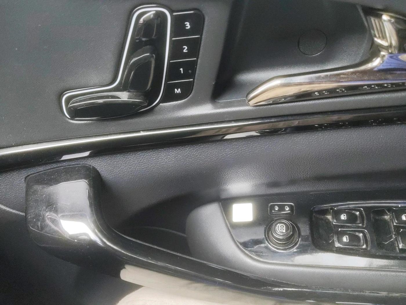 2024 Mahindra XUV700 AX 7 LUXURY P AT 7 STR, Petrol, Automatic, 19,674 km, interior