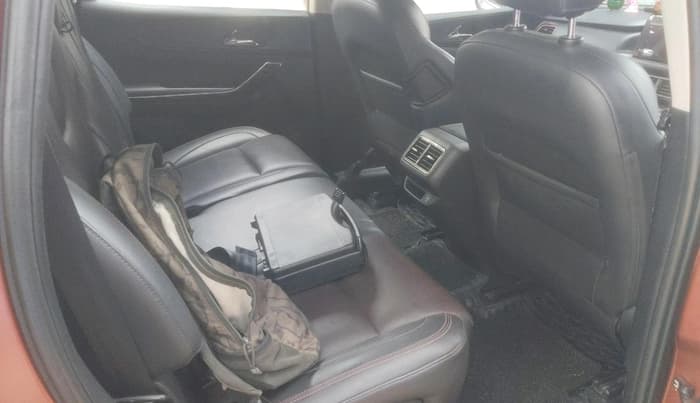 2024 Mahindra XUV700 AX 7 LUXURY P AT 7 STR, Petrol, Automatic, 19,674 km, interior